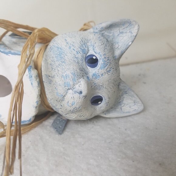 Cat Sitting On Shelf Looking Down vtg Ceramic blue with blue accents collar - Picture 2 of 10